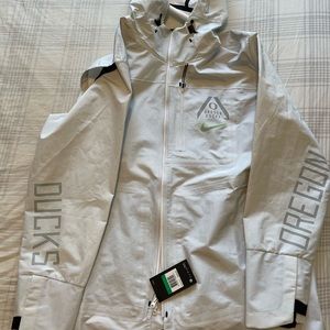 LIMITED EDITION OREGON FOOTBALL NIKE ON THE FIELD JACKET - retail tag still on